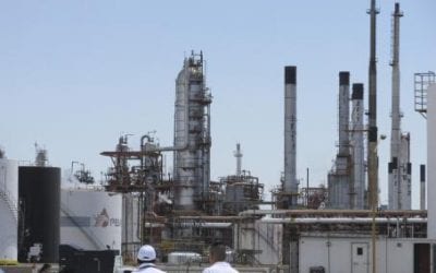 Crudo enviado a refinerías toca nivel mínimo histórico