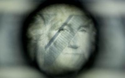 Dólar cae por debajo de 20 pesos en bancos