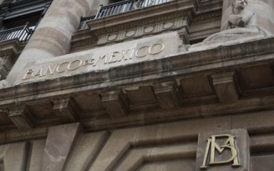 Debilitamiento de finanzas públicas golpea al peso: Banxico