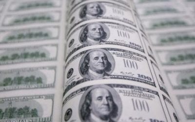 Dólar cae a 18.84 pesos en bancos