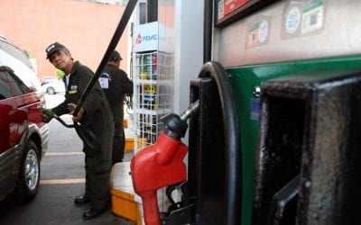 Carga regulatoria y fiscal hará al combustible más caro: gasolineros
