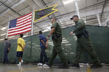 ¿Cuánto le costará a la economía de EU la deportación de ilegales?