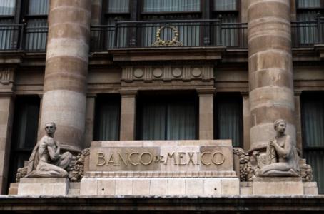 Analistas prevén apretón más fuerte de Banxico este mes