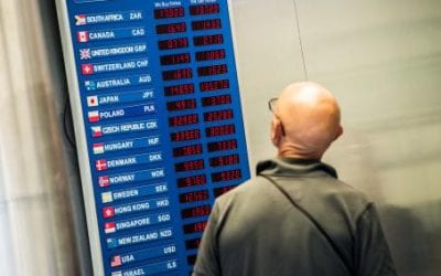Peso pierde frente a la mayoría de las monedas en 2016