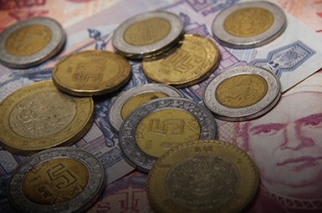 El petróleo le ‘salva’ el día al peso   