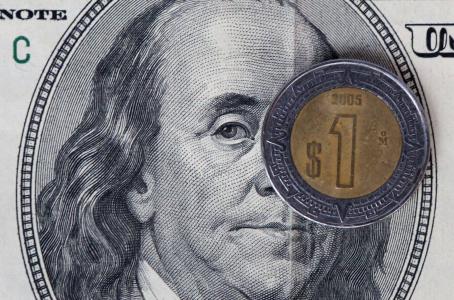 Dólar se ‘tambalea’ previo al anuncio de la Fed