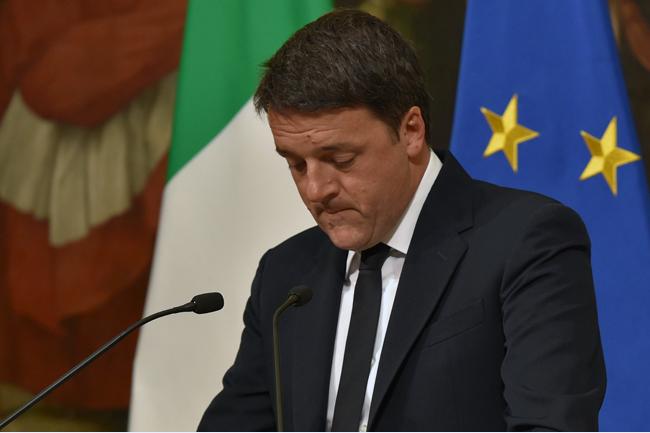 Italia agota su confianza en Matteo Renzi, se va