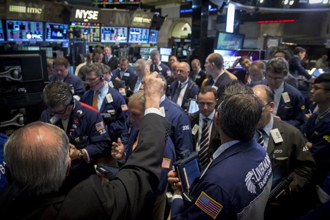 Dow Jones rebasa los 20,000 puntos por primera vez