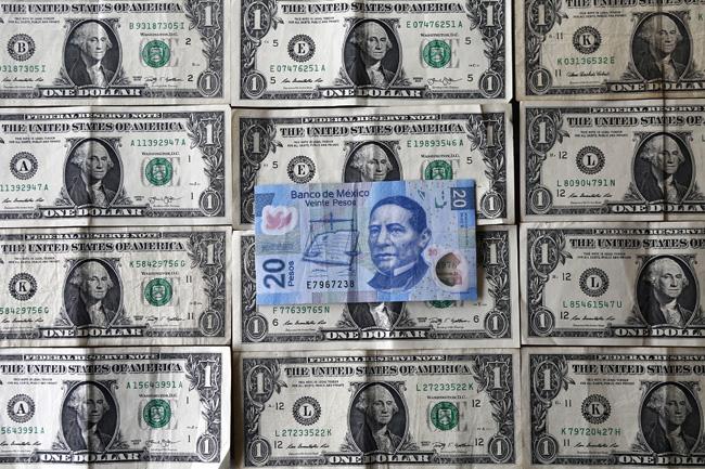 Peso cae a nuevo mínimo antes del discurso de Trump