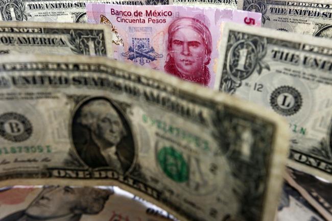 Peso toca nuevo mínimo a causa de la inflación y Trump