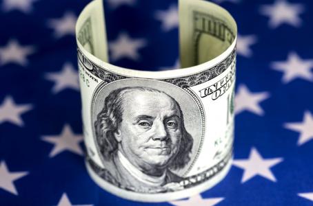 Trump quiere dólar más débil y así podría tenerlo