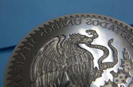 Peso volátil agita el mercado de adquisiciones en México