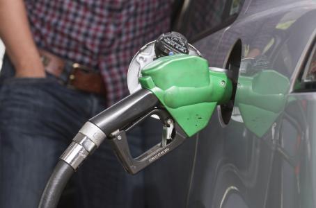 Precio de la gasolina bajaría si Hacienda  aplica ajustes