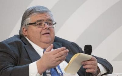 Causa polémica salida de Carstens hasta noviembre