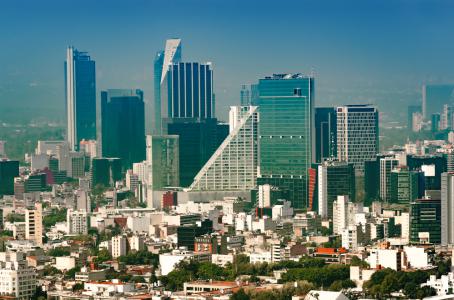 Economía de México crece más de lo previsto en el 4T16