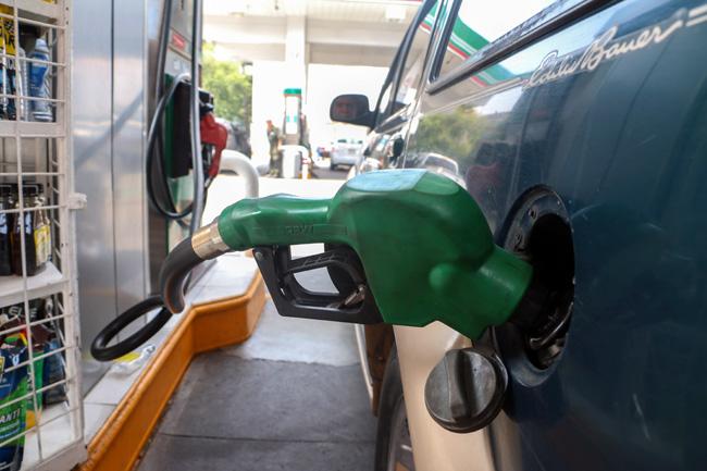 No habrá gasolinazo mañana pero sí el 17 de febrero: Hacienda