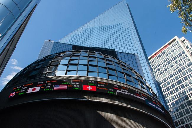 BMV alcanza máximo histórico ante apuestas de alza gradual de la Fed