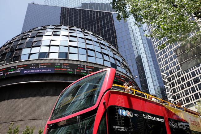 Cuestionan la llegada de una segunda bolsa a México