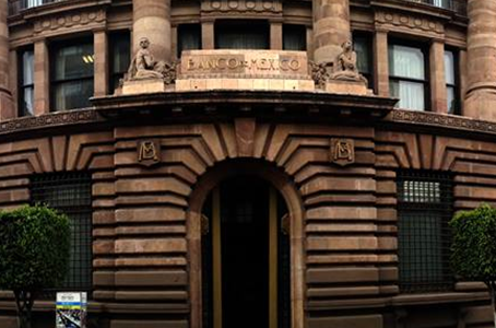 Banxico eleva pronóstico de crecimiento para 2017