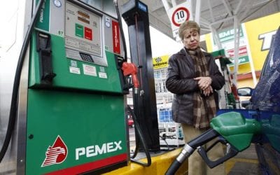 Precio de gasolinas bajan poco, pese a recuperación del peso
