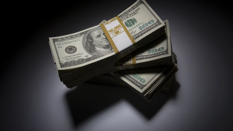 El dólar se vende en 19.10 pesos en bancos a la espera del Banxico