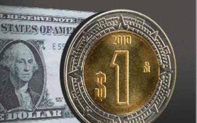 El dólar baja a 18.70 pesos en bancos