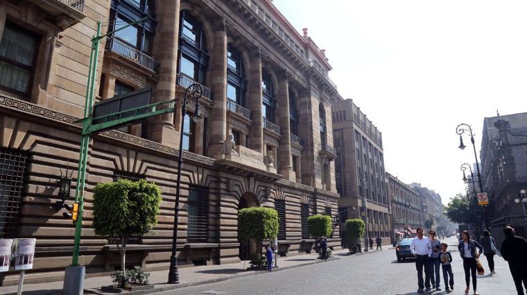 México es atractivo para la inversión en infraestructura: Banxico