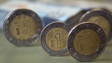 Nuevo asesor económico de Trump le ‘pega’ al peso